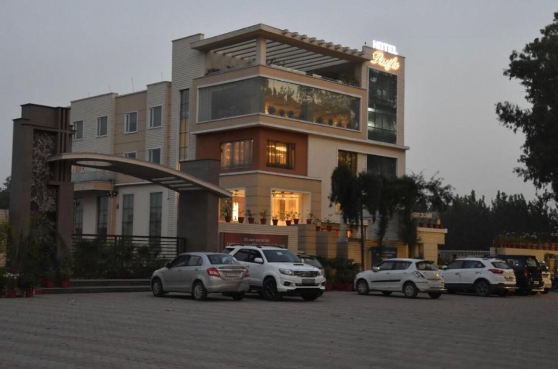 Hotel Pacific Roorkee מראה חיצוני תמונה